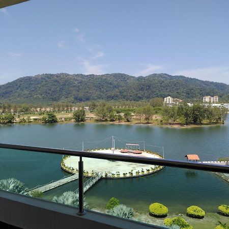 Marina Island Couple Home Stay Lumut Dış mekan fotoğraf