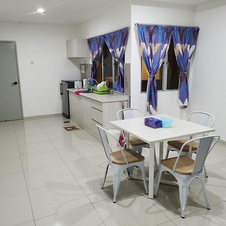 Marina Island Couple Home Stay Lumut Dış mekan fotoğraf