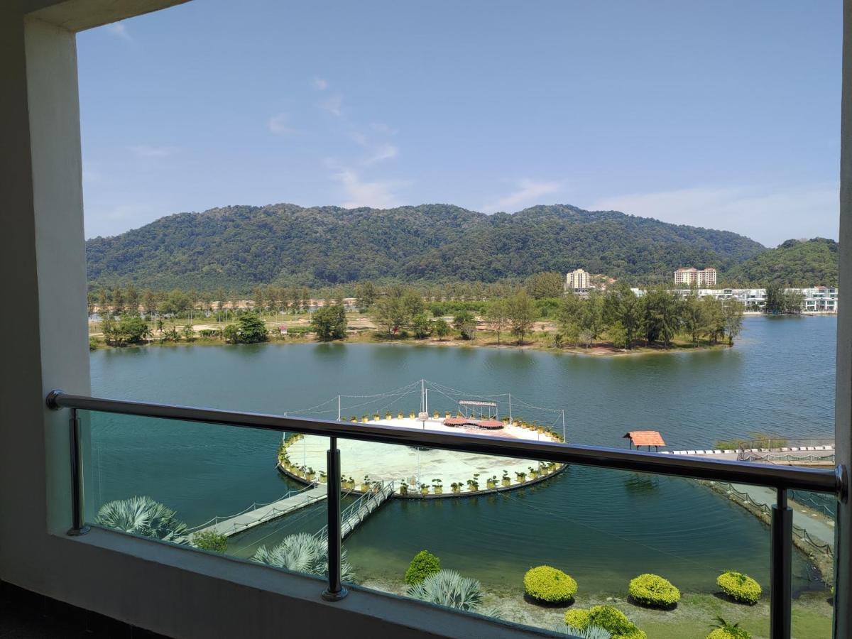 Marina Island Couple Home Stay Lumut Dış mekan fotoğraf