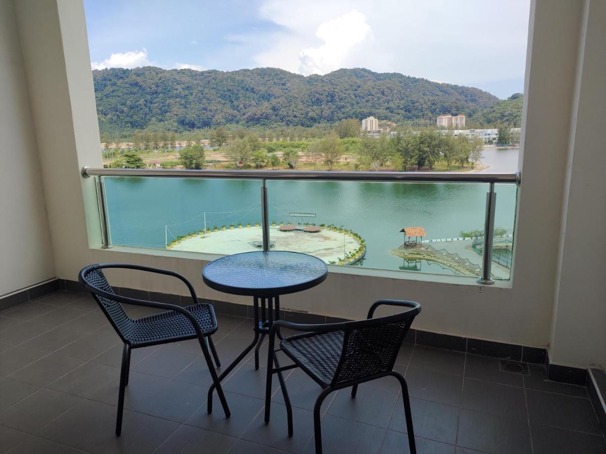 Marina Island Couple Home Stay Lumut Dış mekan fotoğraf